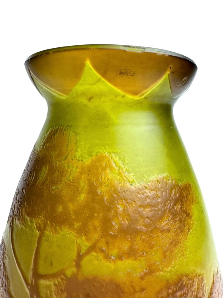 Degué vase with lake landscape design