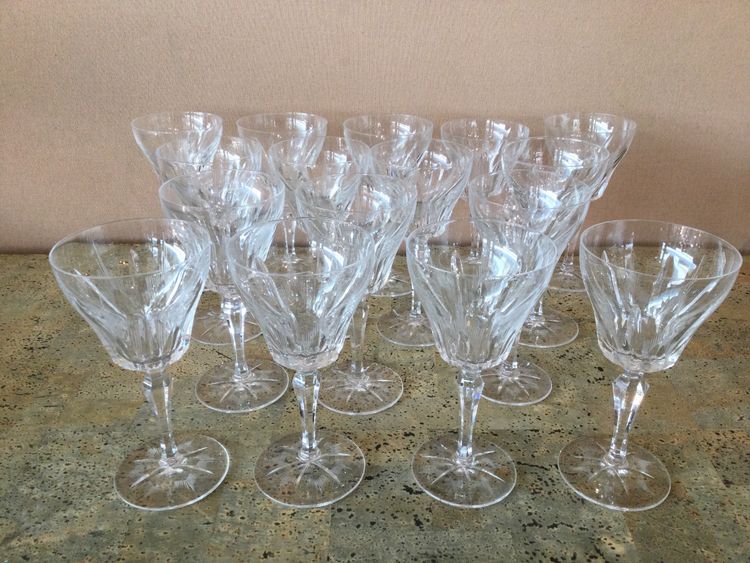 A service of cut crystal glasses comprising 70 pieces.