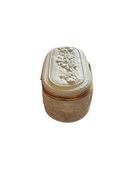 Porcelain box - Limoges - cherub decoration and brass mounting