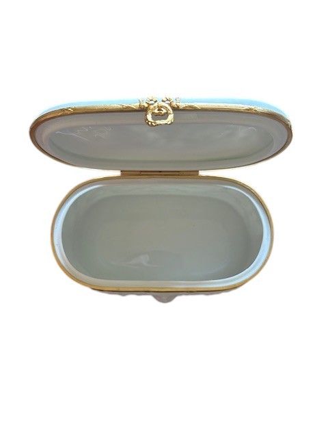 Porcelain box - Limoges - cherub decoration and brass mounting