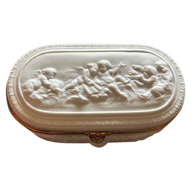 Porcelain box - Limoges - cherub decoration and brass mounting