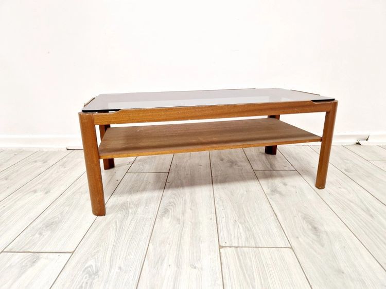 Ein Teakholz Myer Couchtisch Aus Der Mitte Des Letzten Jahrhunderts Und Rauchglas