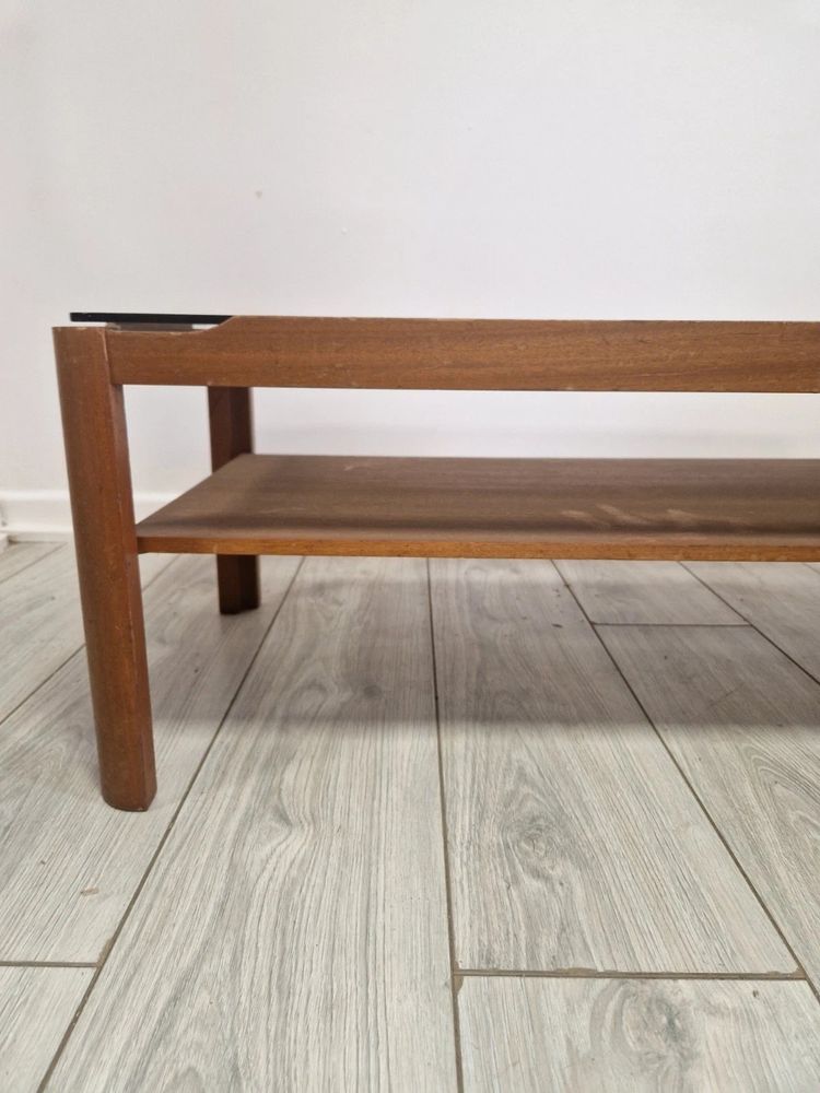 Ein Teakholz Myer Couchtisch Aus Der Mitte Des Letzten Jahrhunderts Und Rauchglas