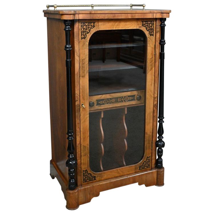 Meuble à Musique en ronce de Noyer, style Charles X – 2ème partie XIXe