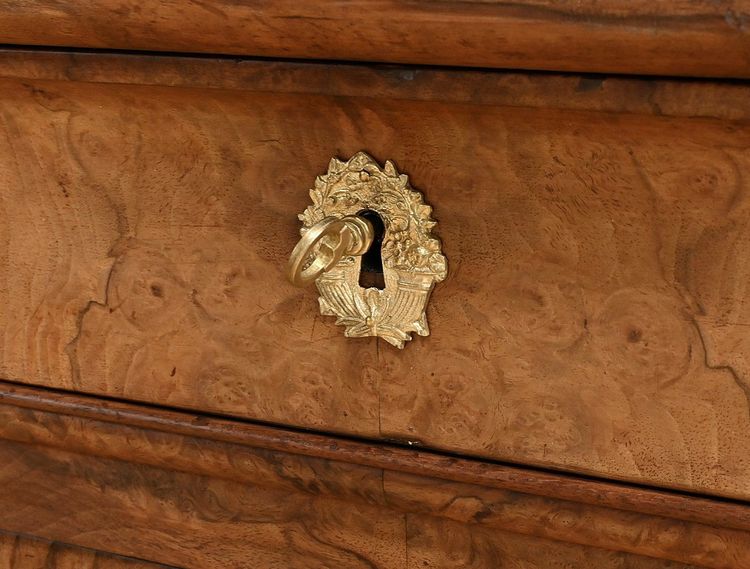 Commode en Ronce de Noyer, époque Restauration – 1re partie XIXe