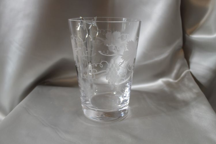 Engraved glass grape bucket complete with scissors