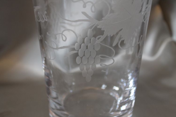Engraved glass grape bucket complete with scissors