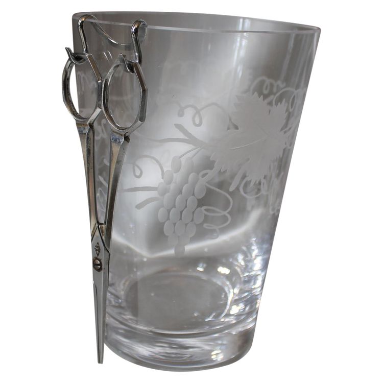 Engraved glass grape bucket complete with scissors