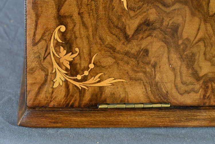 Walnut burl letter box - Early 20th century