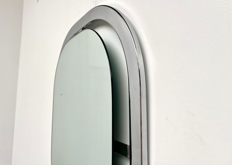 Miroir Bauhaus en acier chromé