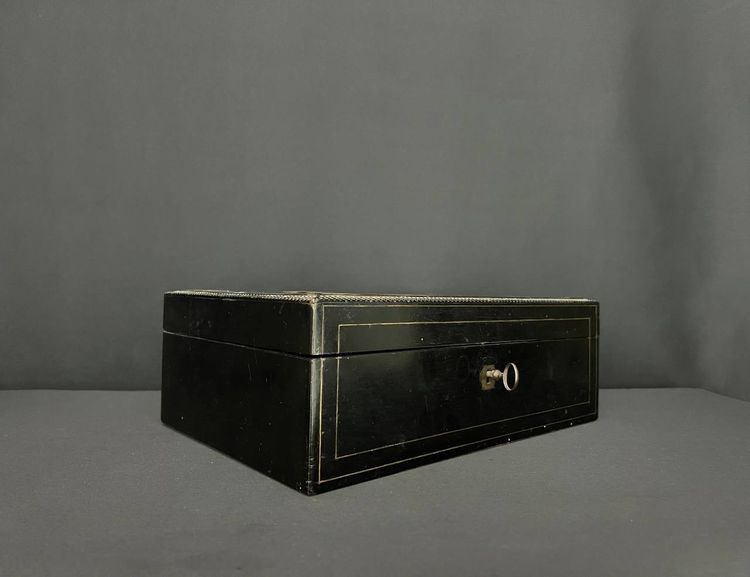 Napoleon III box in blackened wood with Boulle marquetry