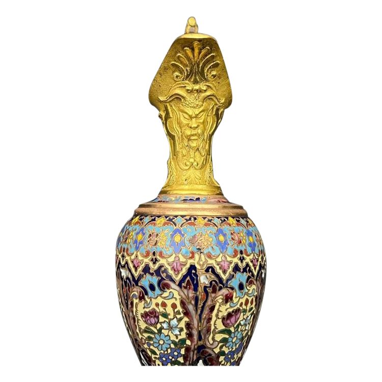 Pichet en émail cloisonné avec monture en bronze doré