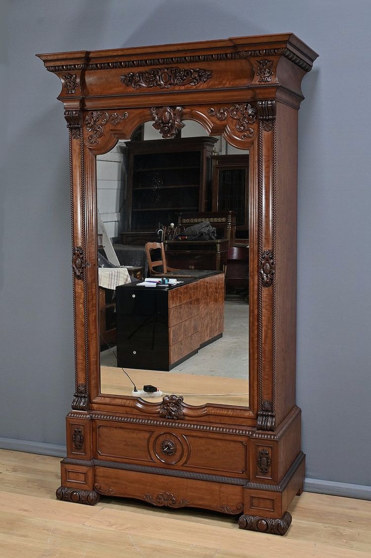 Armoire à Glace in mogano fiammato, stile rinascimentale - Fine del XIX secolo