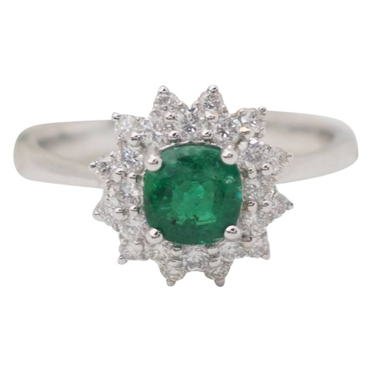 Ring mit doppelter Umrandung aus Weißgold, Smaragd 0,64ct und Diamanten