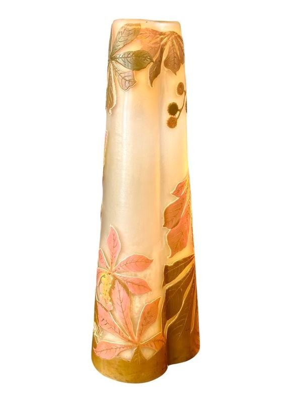 Vaso grande in stile Art Nouveau "Foglie di castagno" di Emile Gallé