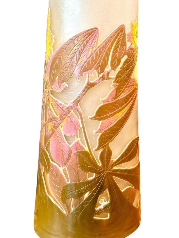 Vaso grande in stile Art Nouveau "Foglie di castagno" di Emile Gallé