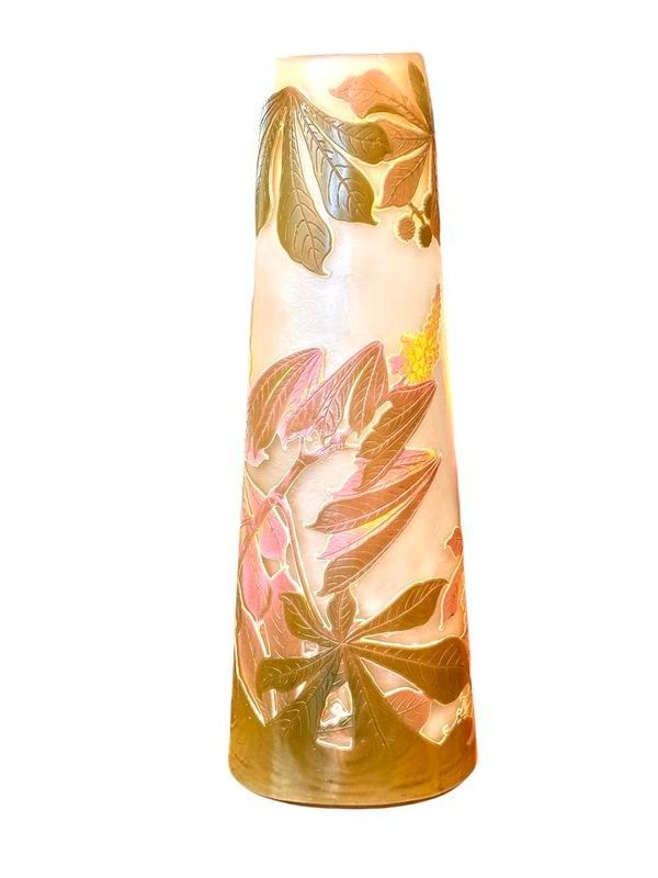 Vaso grande in stile Art Nouveau "Foglie di castagno" di Emile Gallé