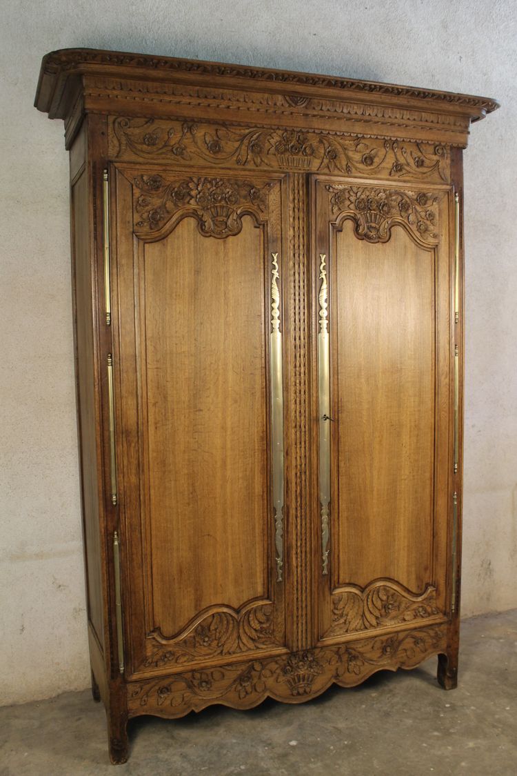 Armadio normanno in quercia intagliata, origine Saint Lô, XIX secolo