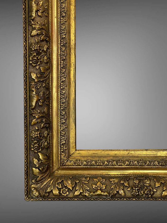 ANTIQUE WOODEN AND GOLD STUCCO FRAME FOR PAINTING 45 cm x 31 cm