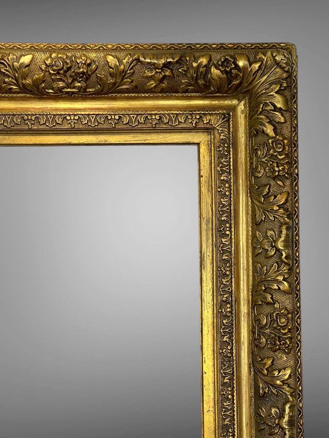 ANTIQUE WOODEN AND GOLD STUCCO FRAME FOR PAINTING 45 cm x 31 cm