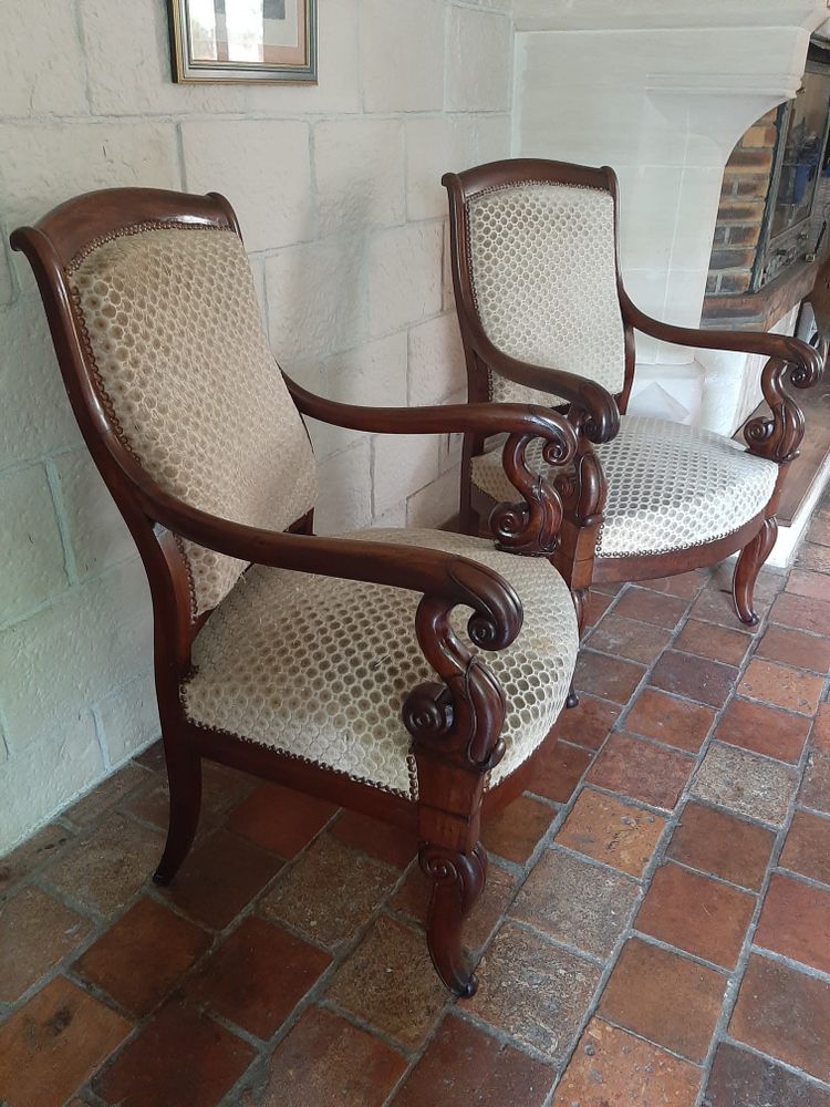 Coppia di poltrone in mogano con croce - Periodo Restauro - XIX secolo