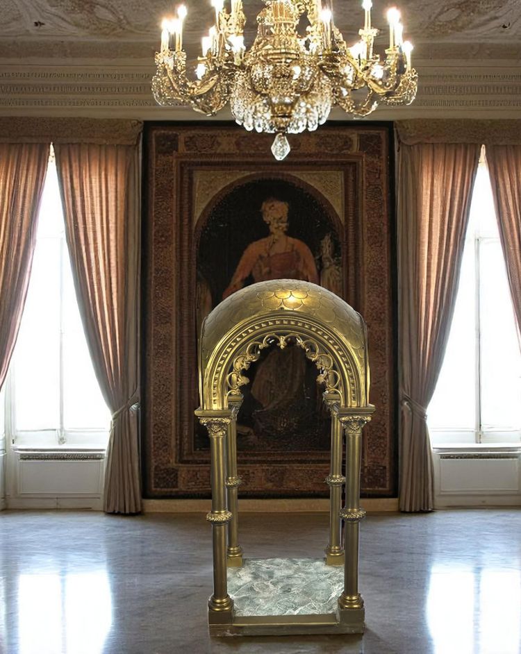 GRAND DÔME DU XIXe EN BRONZE DORÉ REPOSANT SUR 4 COLONNES CORINTHIENNES