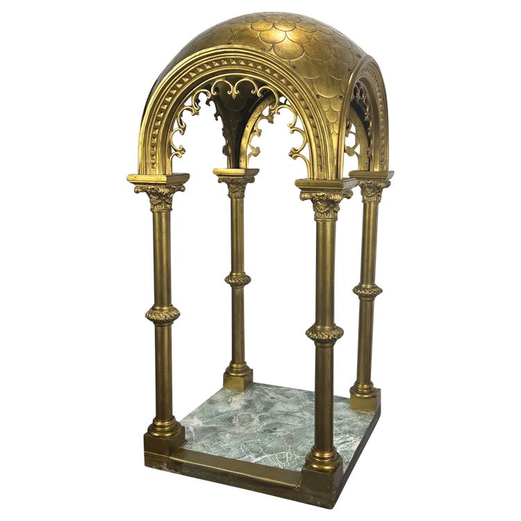 GRAND DÔME DU XIXe EN BRONZE DORÉ REPOSANT SUR 4 COLONNES CORINTHIENNES