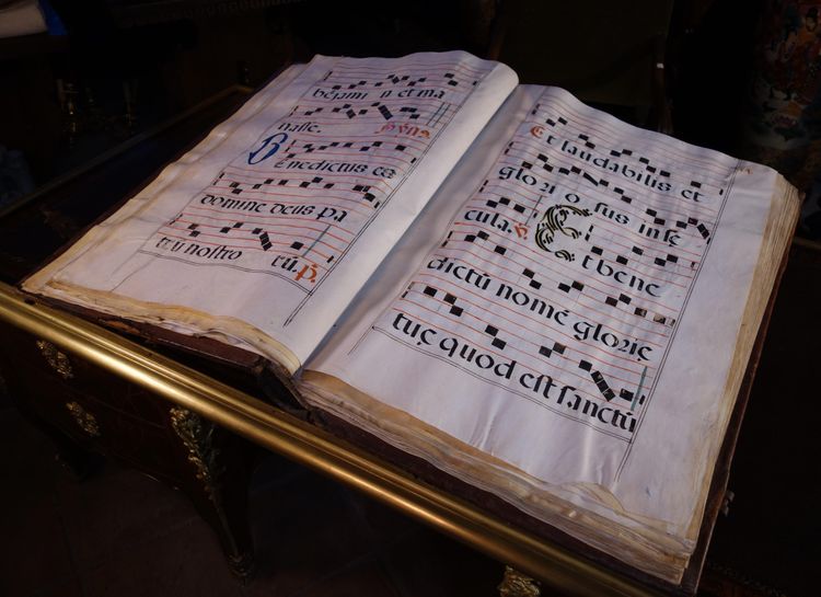 Large mass antiphonary of 260 pages, dated 1736