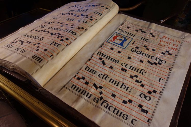 Large mass antiphonary of 260 pages, dated 1736
