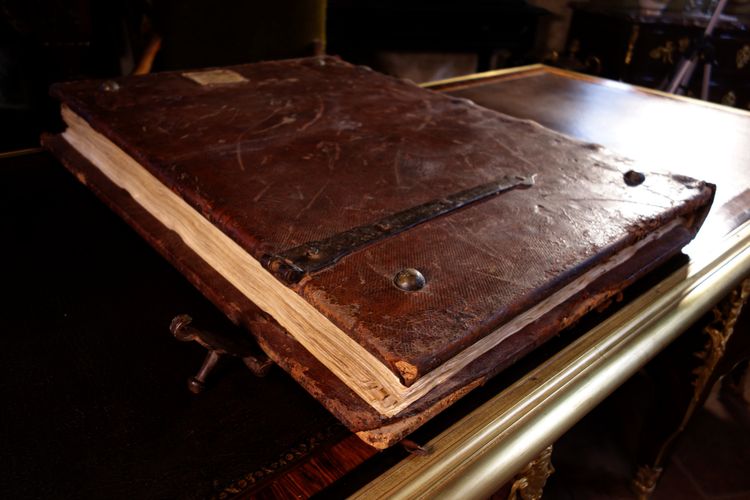 Large mass antiphonary of 260 pages, dated 1736