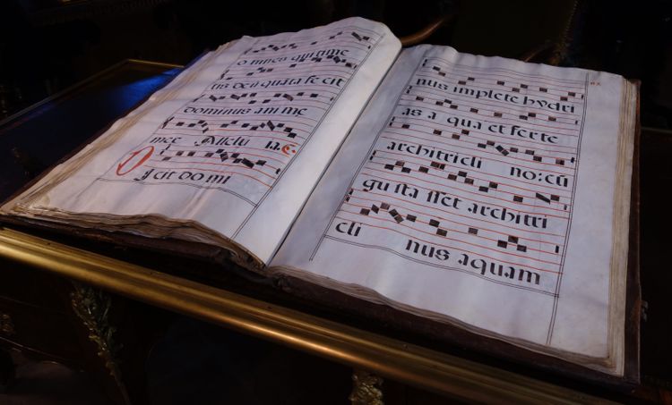 Large mass antiphonary of 260 pages, dated 1736