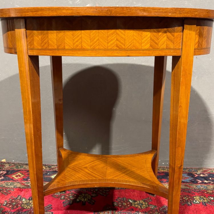 Élégante table basse en bois fruitier incrusté