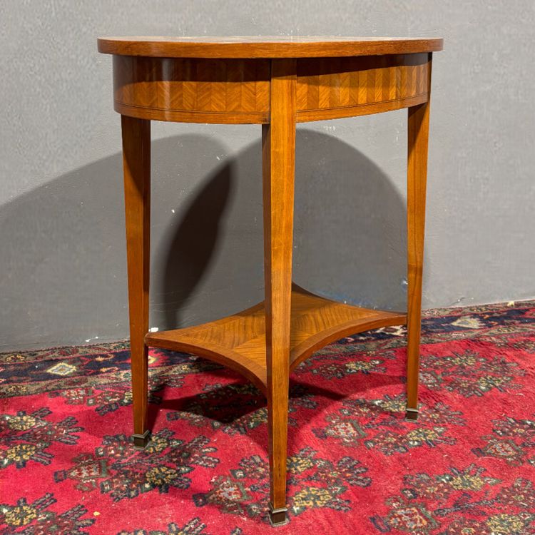 Élégante table basse en bois fruitier incrusté