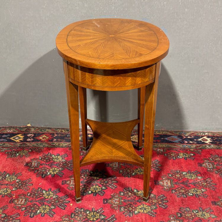 Élégante table basse en bois fruitier incrusté