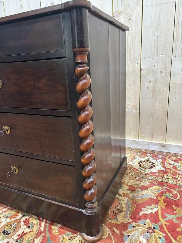 Meuble d’appoint ou commode ouvrant par 4 tiroirs 