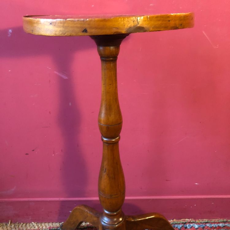 Marquetry pedestal table with putti, late 19th century