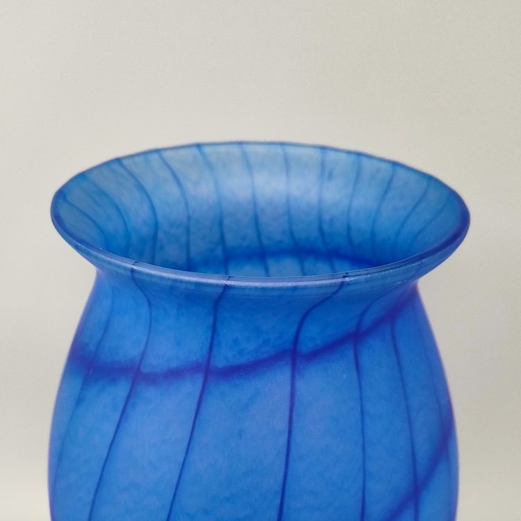 1970s Luxury Blue Handrafted Vase in Murano Glass by Artelinea. Made in Italy