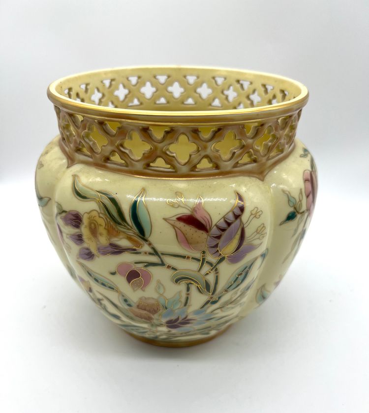 Openwork Zsolnay porcelain planter – Signed Schlittné – Hungary, circa 1950