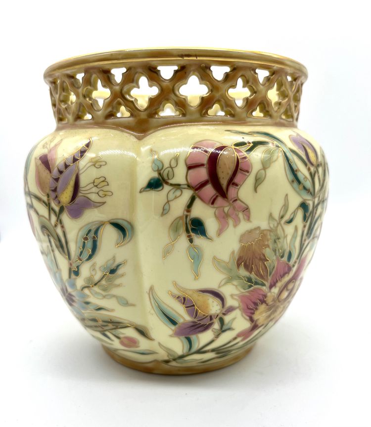 Openwork Zsolnay porcelain planter – Signed Schlittné – Hungary, circa 1950