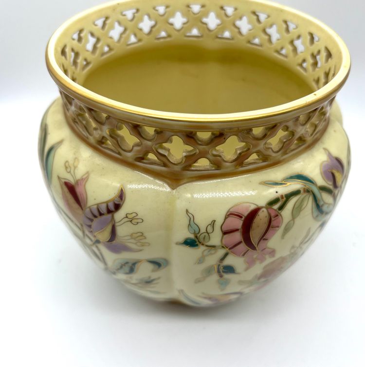 Openwork Zsolnay porcelain planter – Signed Schlittné – Hungary, circa 1950