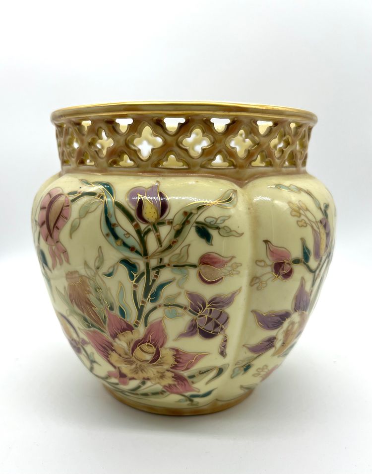 Openwork Zsolnay porcelain planter – Signed Schlittné – Hungary, circa 1950