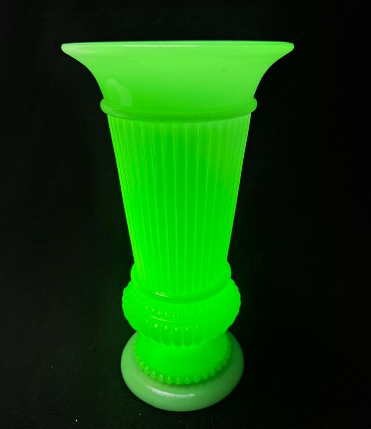 Baccarat -Uraline opaline vase 
