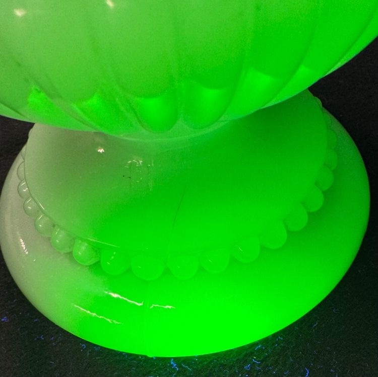 Baccarat -Uraline opaline vase 