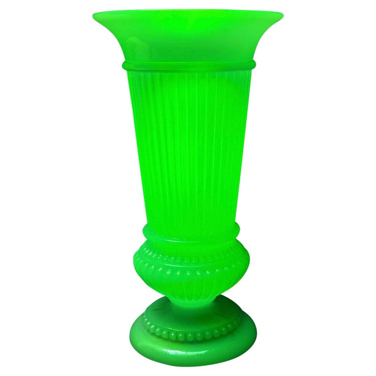 Baccarat -Uraline opaline vase 