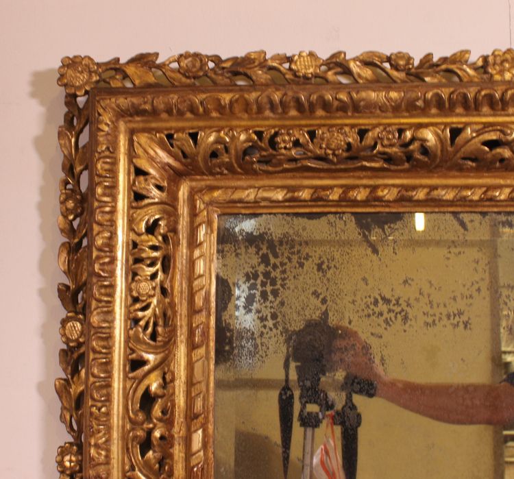 18th Century Italian Mirror In Gilded Wood