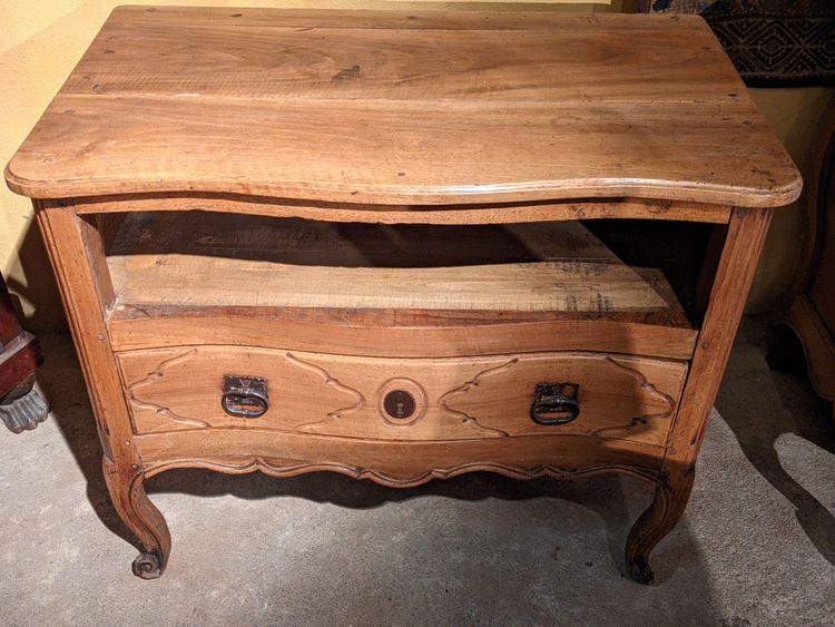 Petite Commode Sauteuse