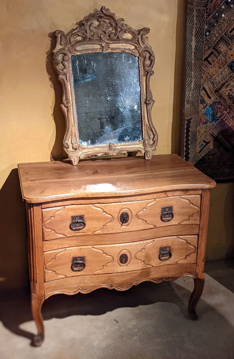 Petite Commode Sauteuse