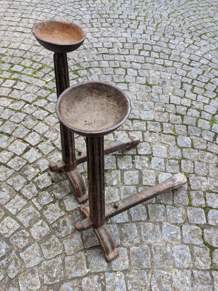 Pair of bowl landiers