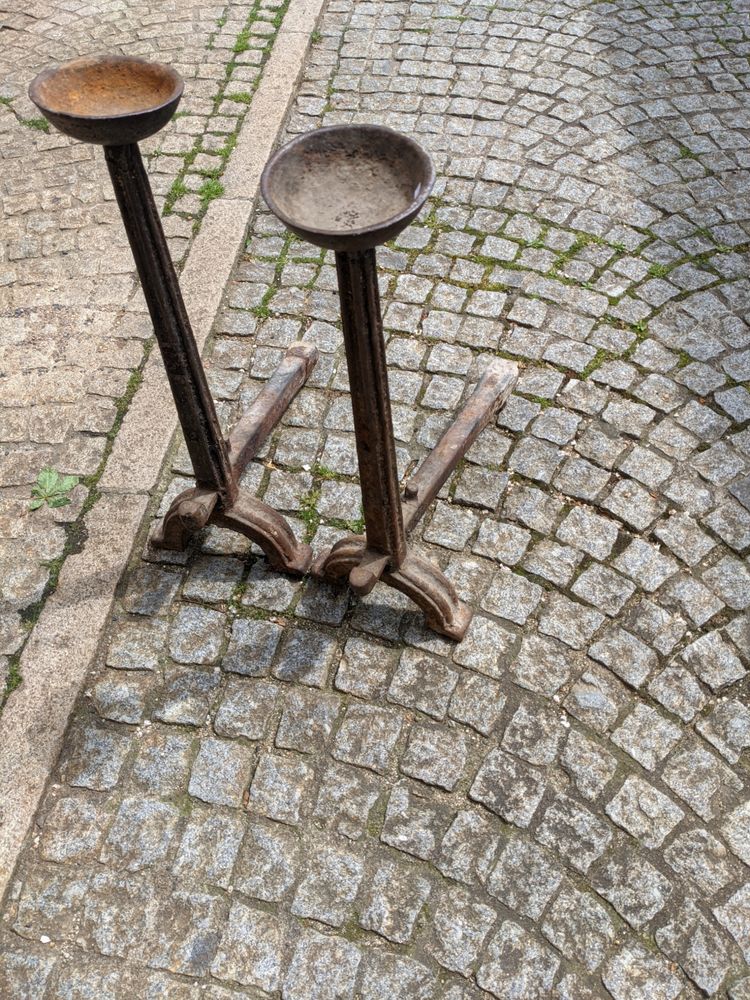 Pair of bowl landiers