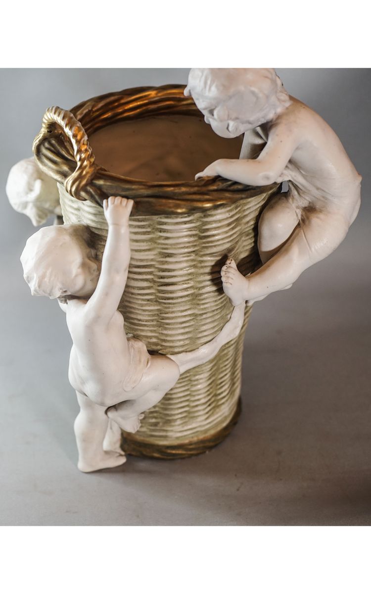 Anfora in biscotto Art Nouveau con putti, Austria